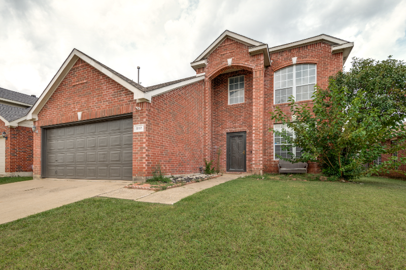 Arlington Single Room: 817 Pryor Dr