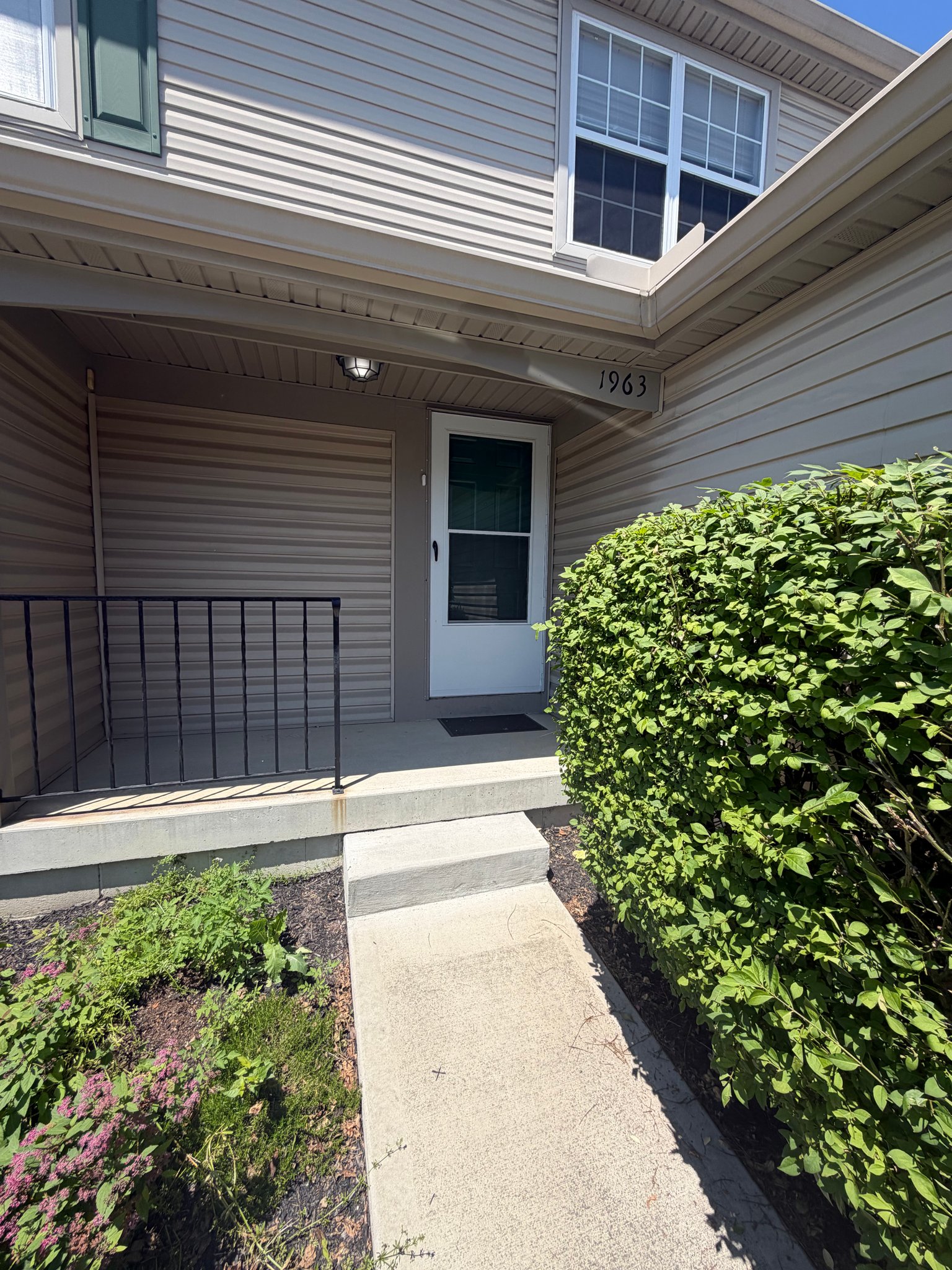 Hilliard Condo: 1963 Camino Ln