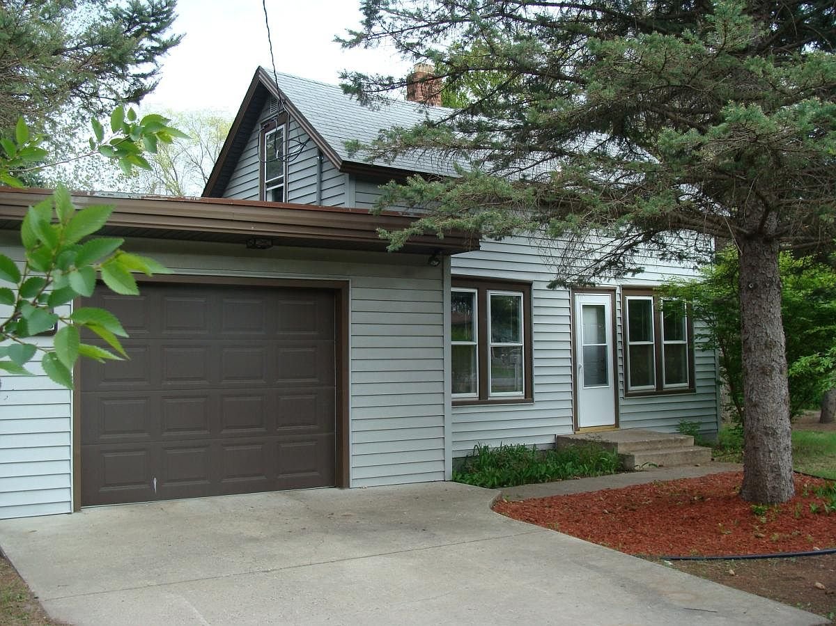 Champlin House: 11408 Winnetka Ave N