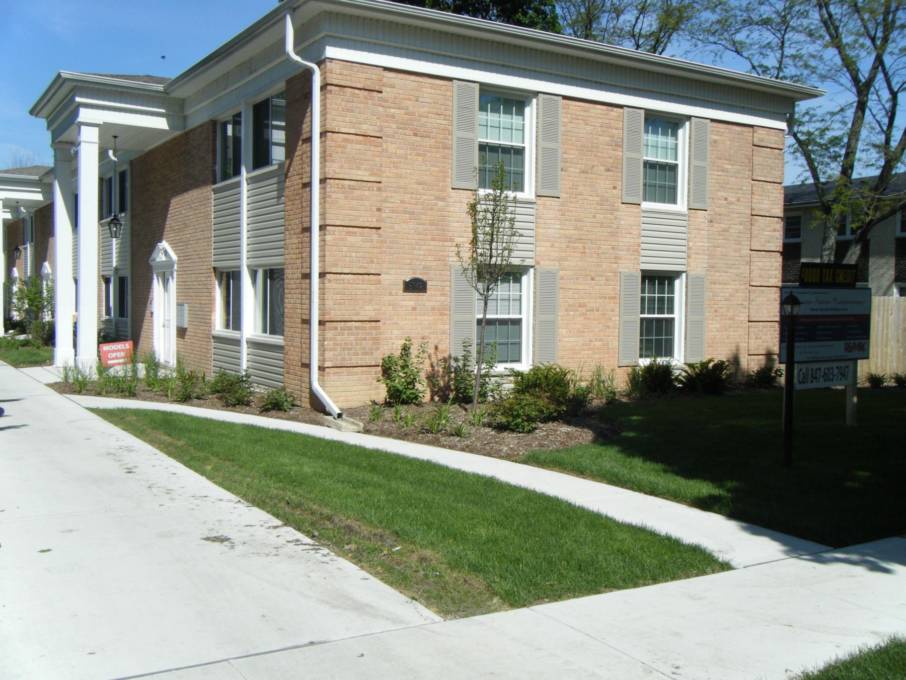 Dowers Grove Apartment: 5142 Fairview Avenue