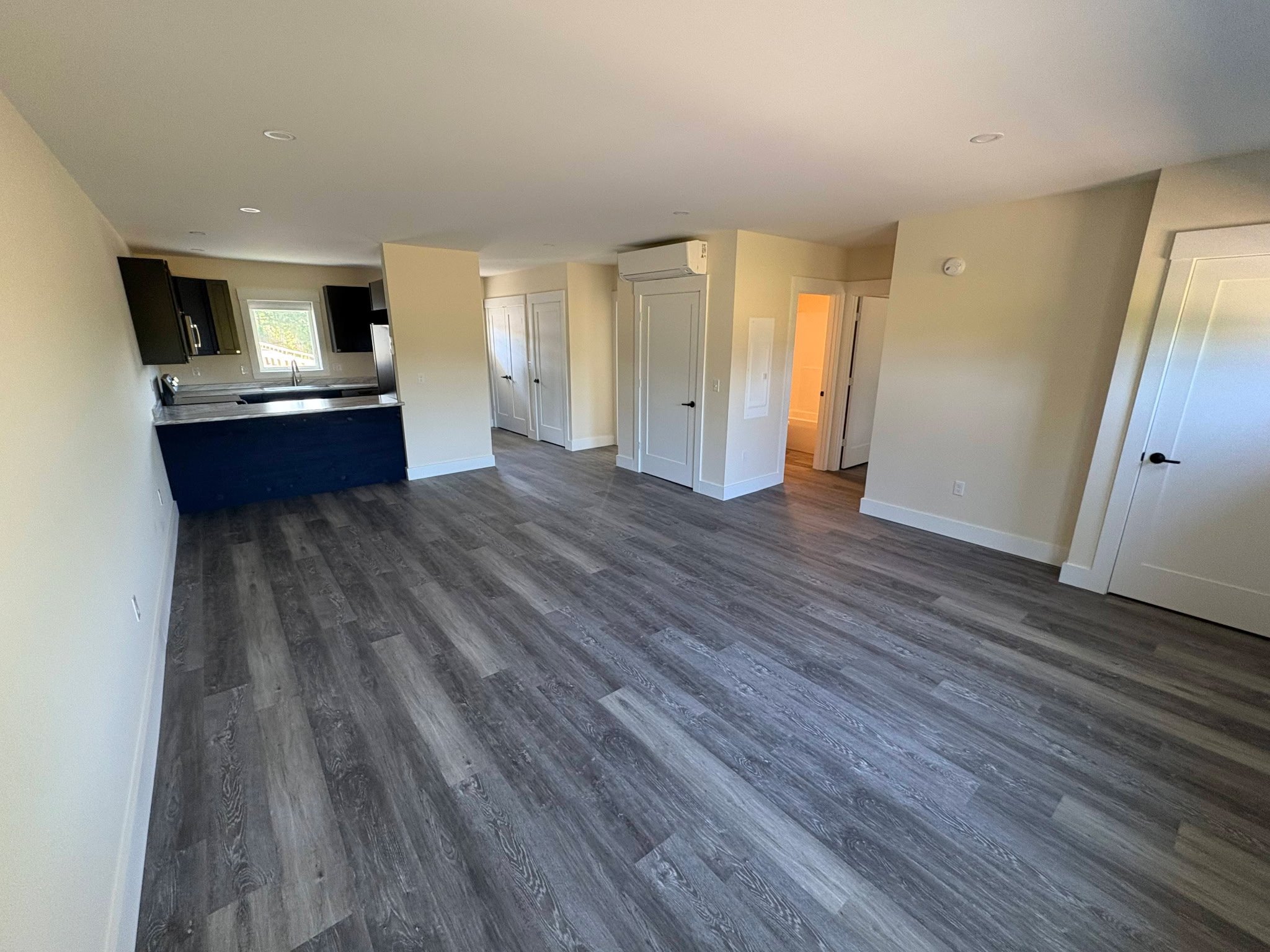Blue Hill Apartment: 684 Pleasant St