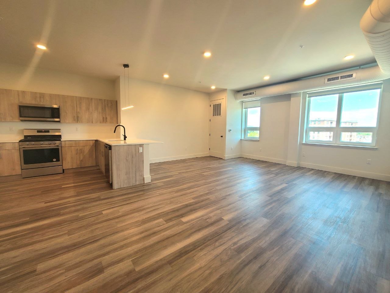 East orange Apartment: 55 Washington st