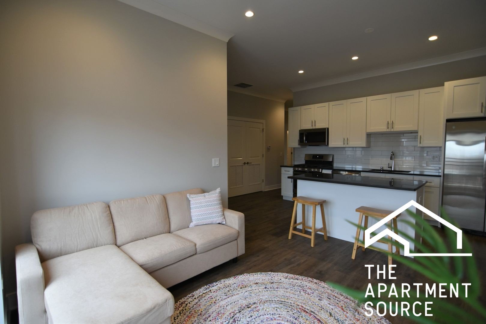 Chicago Apartment: 927 W Irving Park Rd.