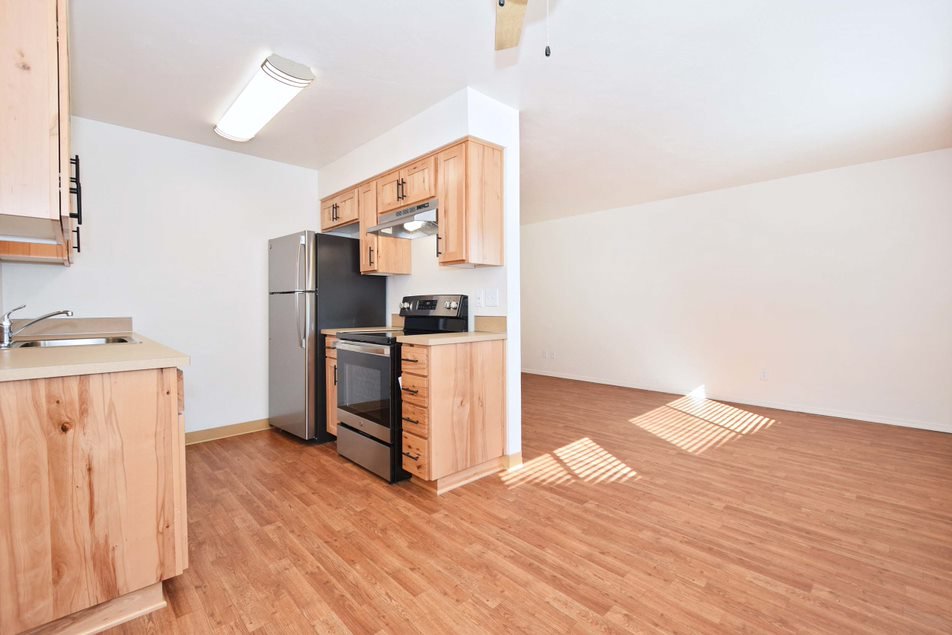 Portland Apartment: 12085 SW 135th Ave