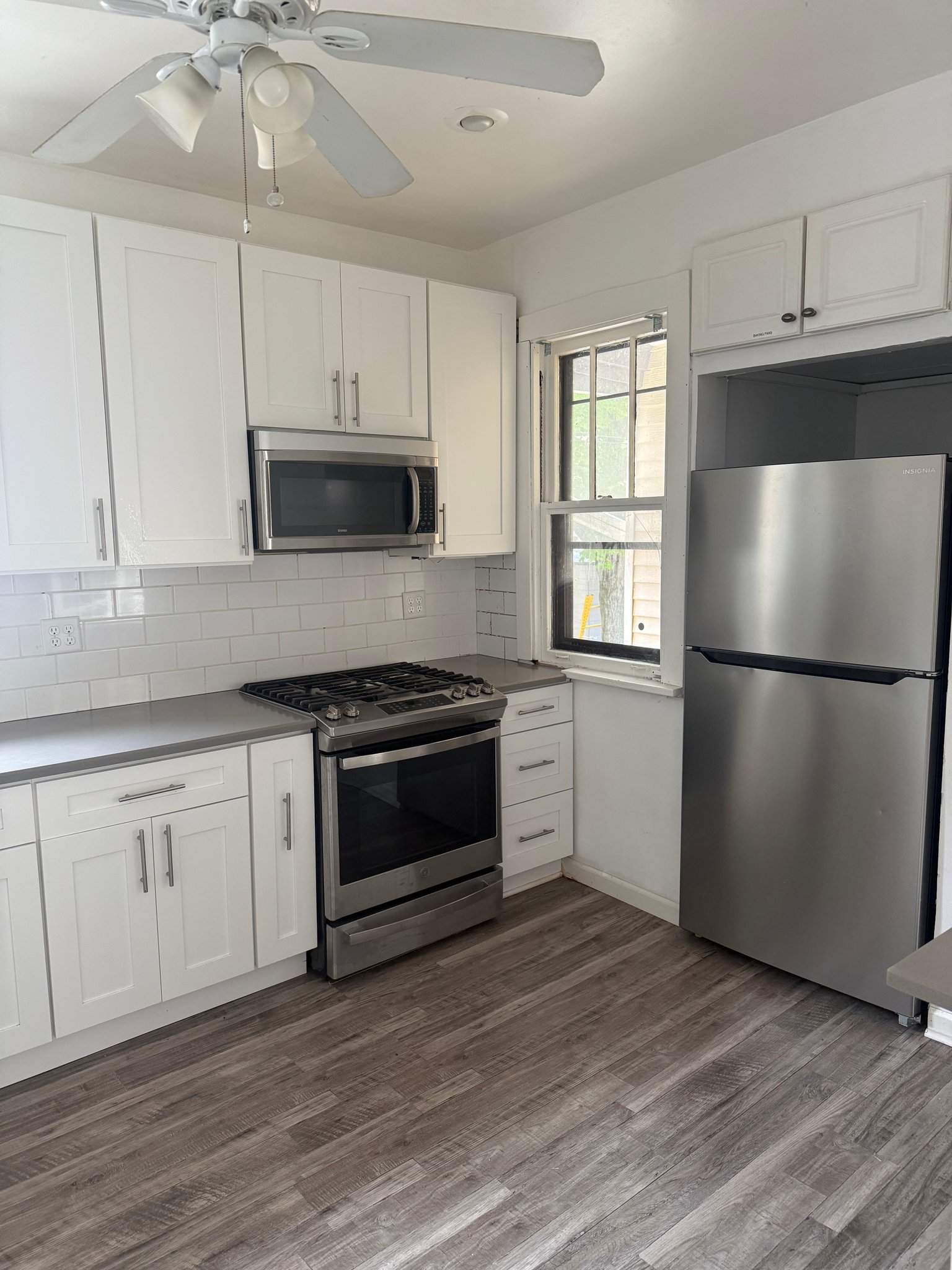Chicago House: 2439 W Byron St