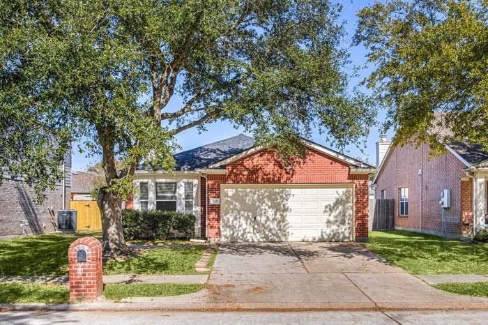 Humble House: 7315 Wisteria Chase