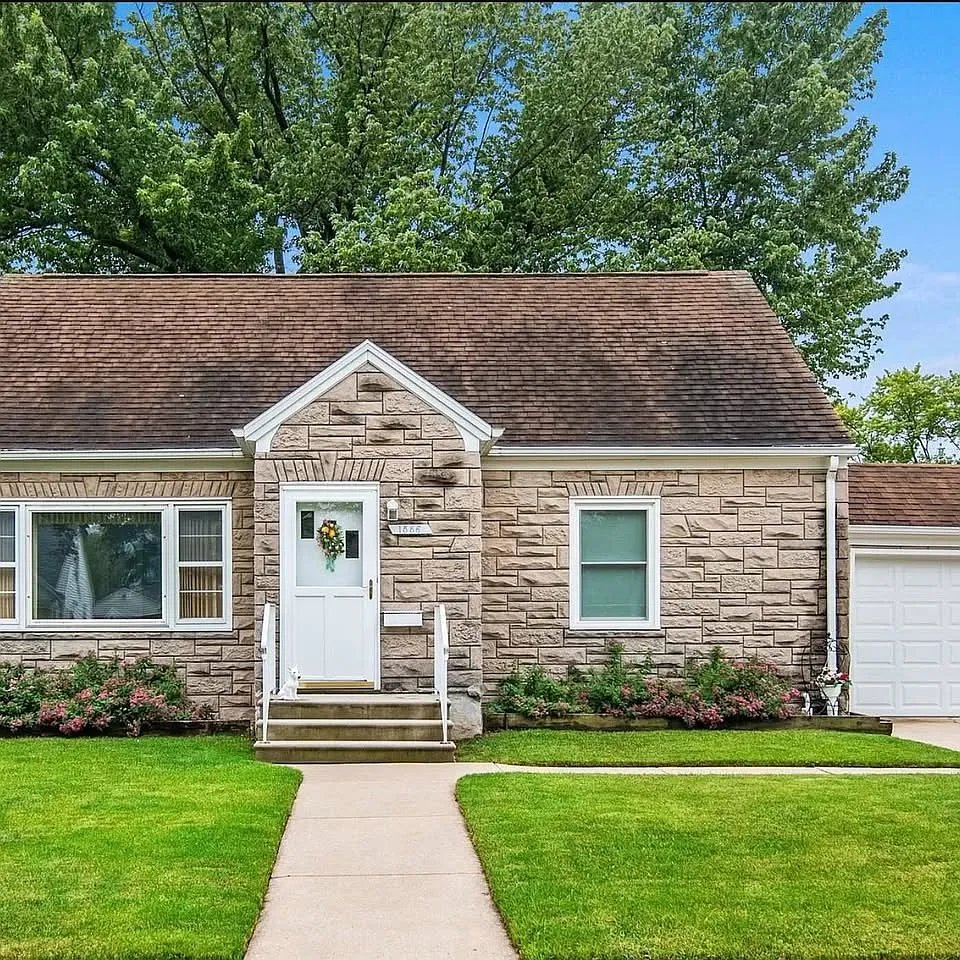 Green Bay House: 1586 Edison St