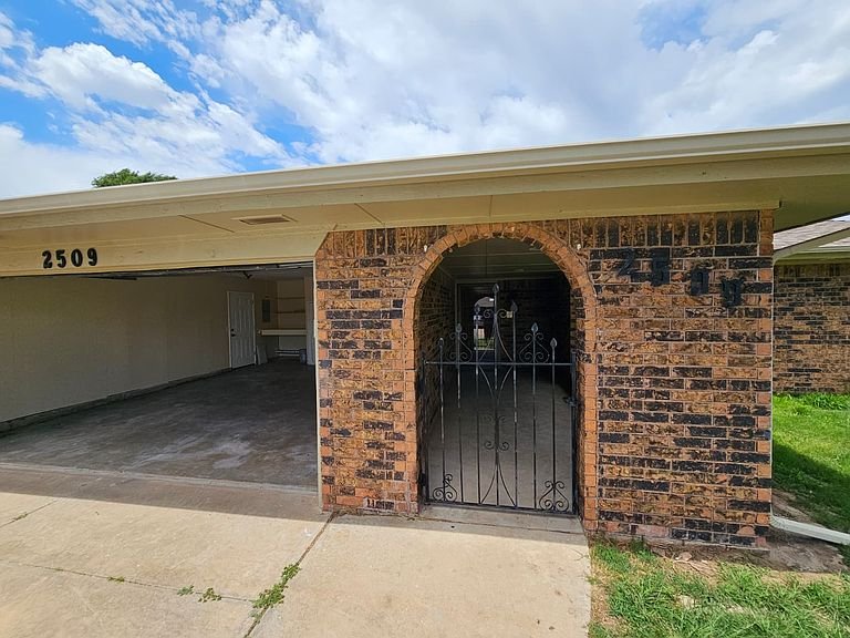 Oklahoma City House: 2509 SW 91st St