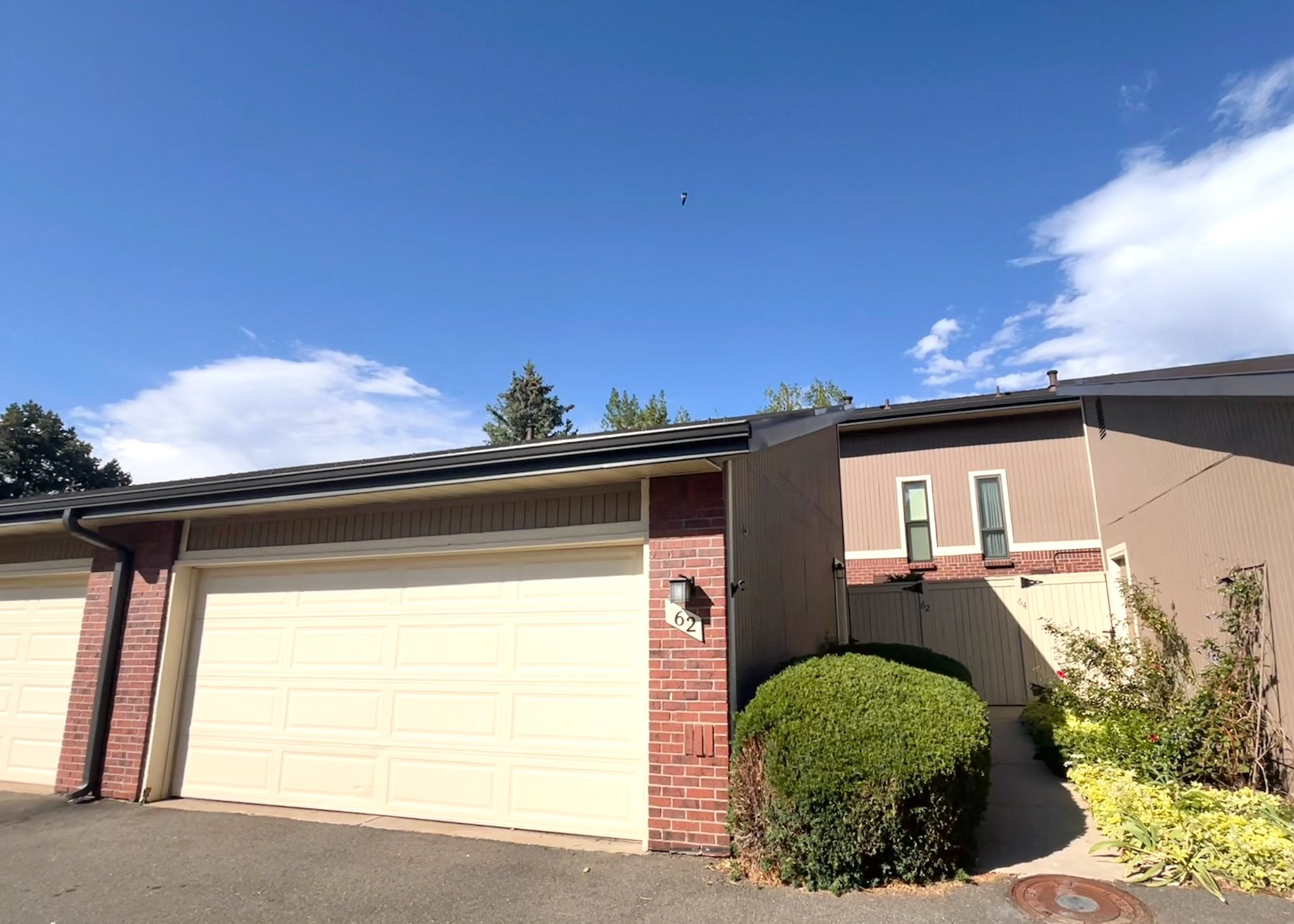 Golden Townhome: 62 S HOLMAN WAY