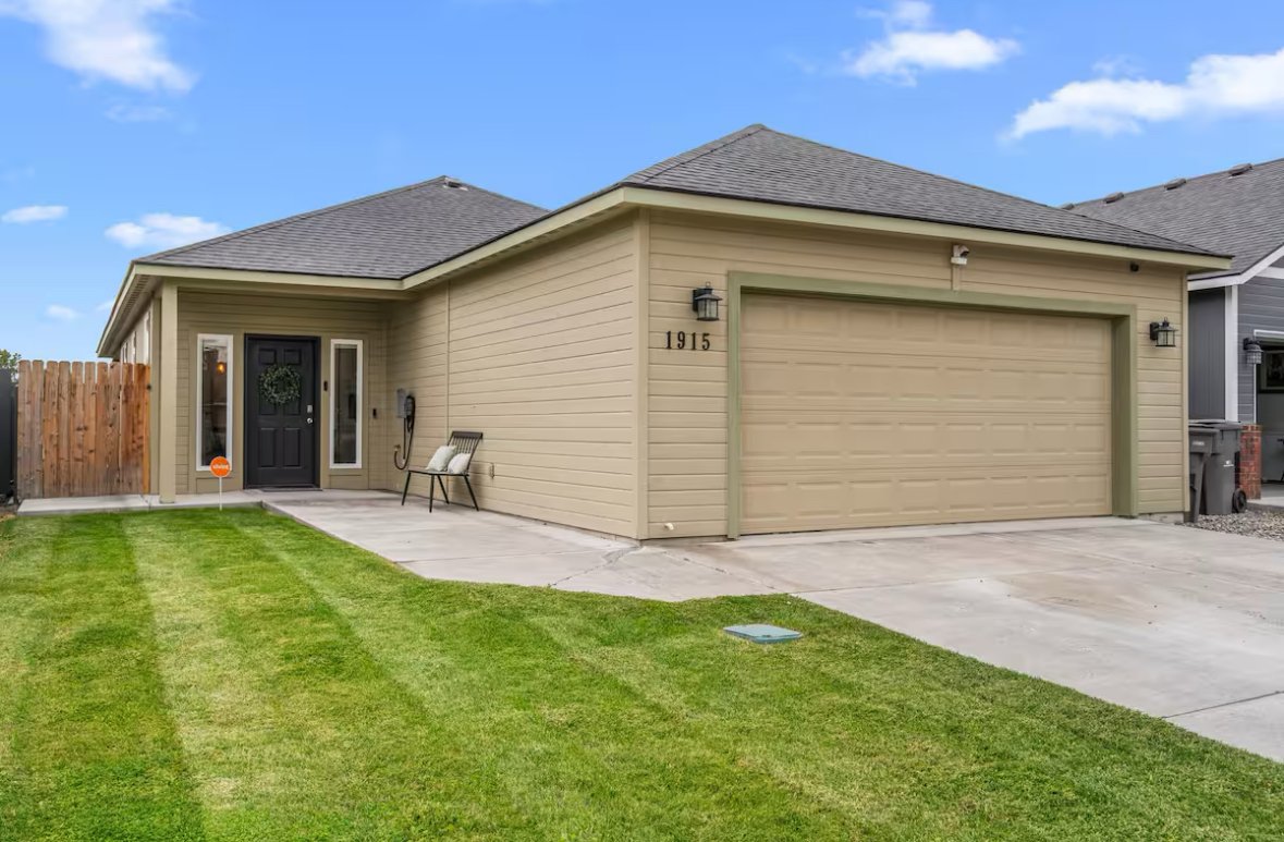 Kennewick House: 1915 S neel street