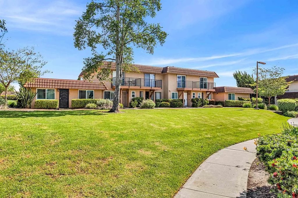 San Marcos Townhome: 1643 Rue de Valle