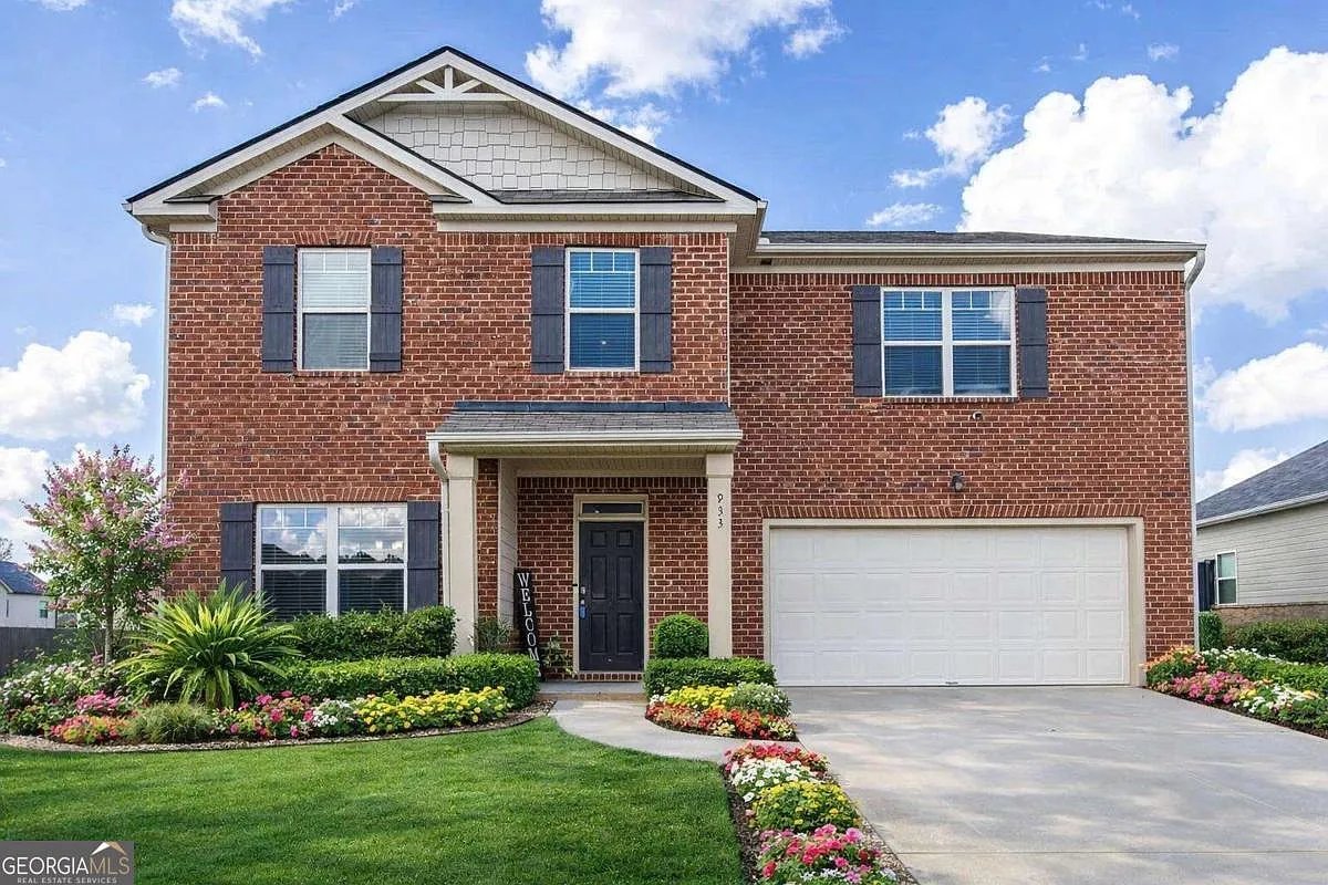 Loganville House: 933 nandina lane