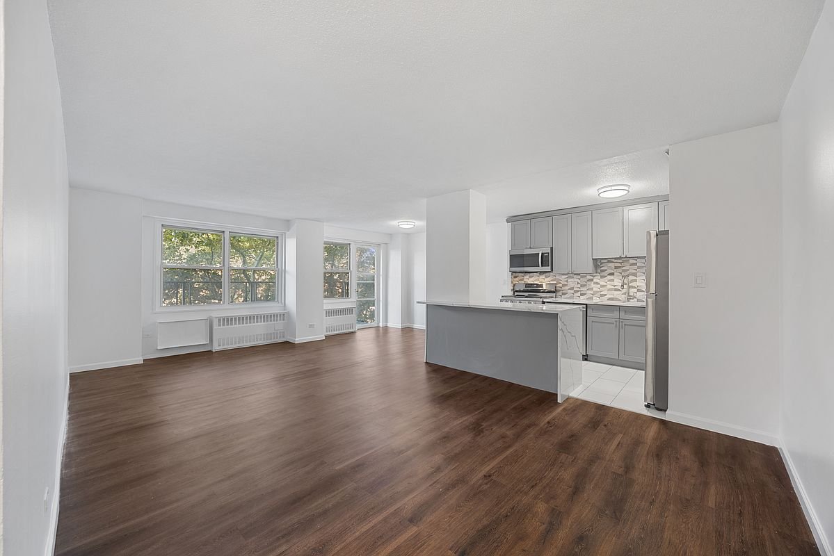Bronx House: 2550 Olinville Ave APT 4G