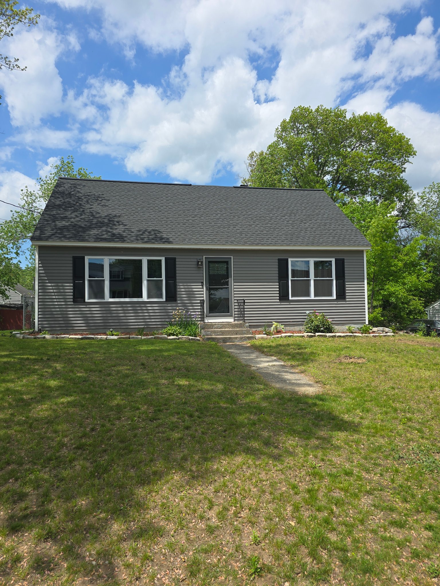 Nashua Single Room: 15 Holly Dr