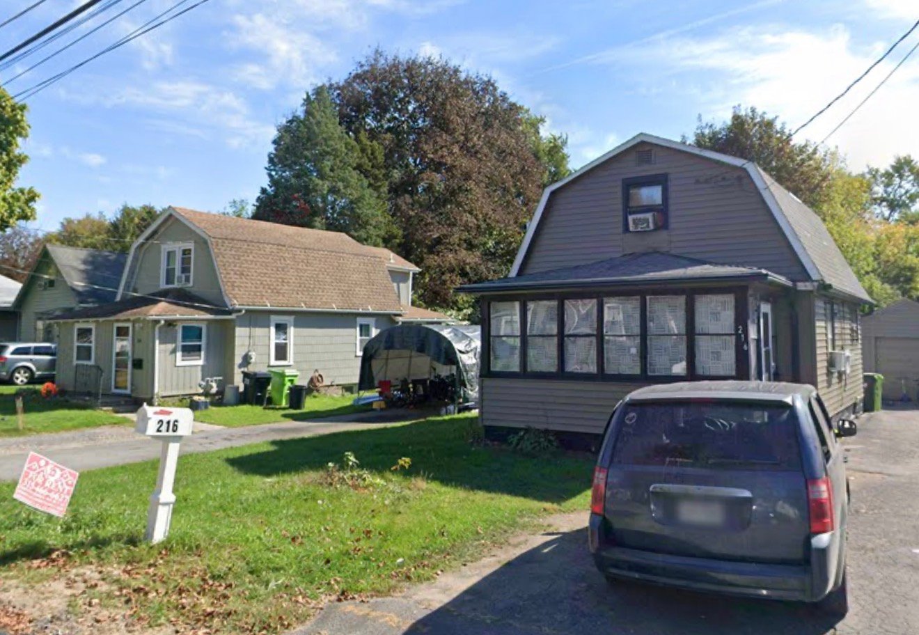 Syracuse House: 216 earl ave
