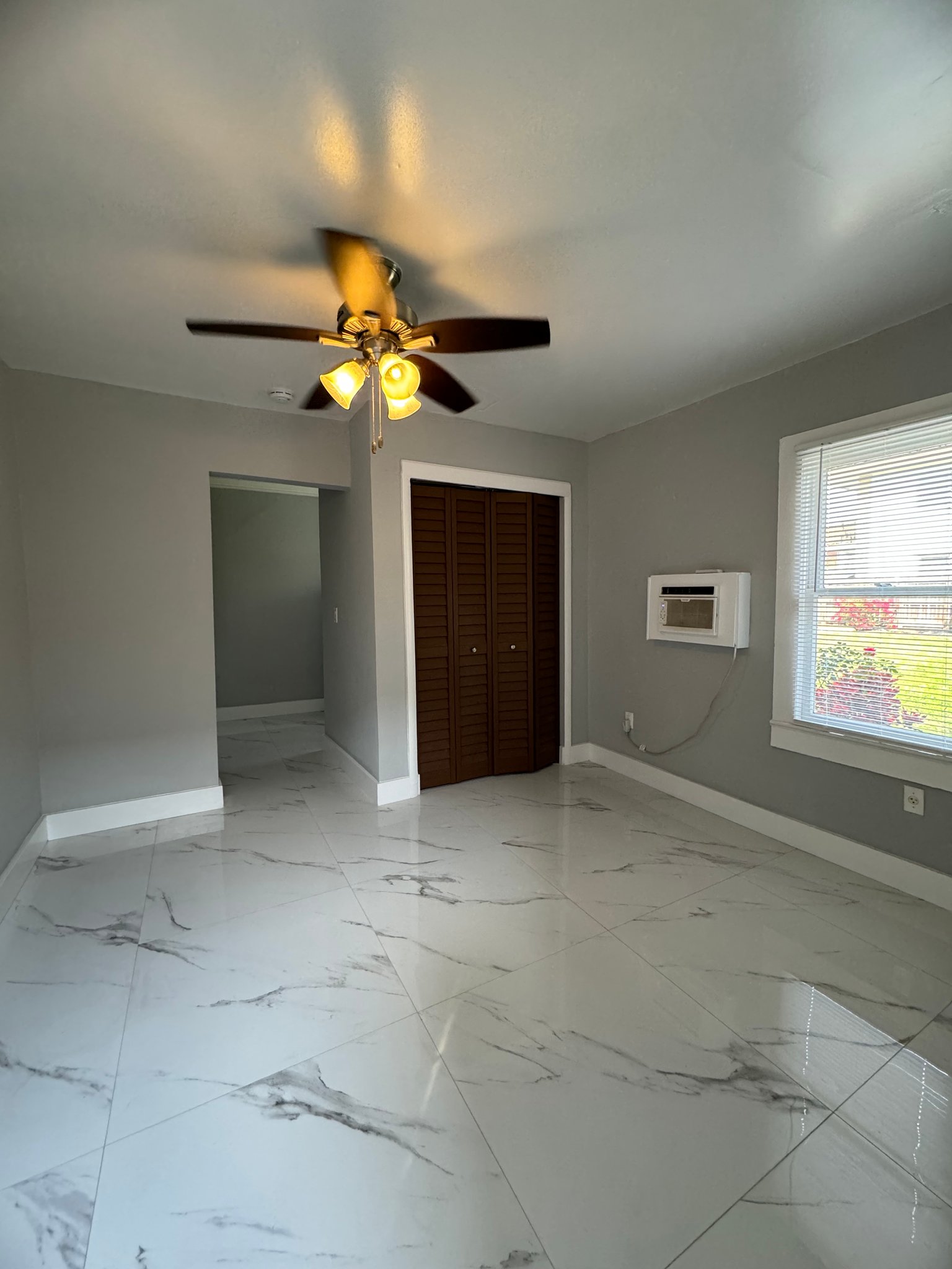 Hollywood Apartment: 921 N 19th Ave