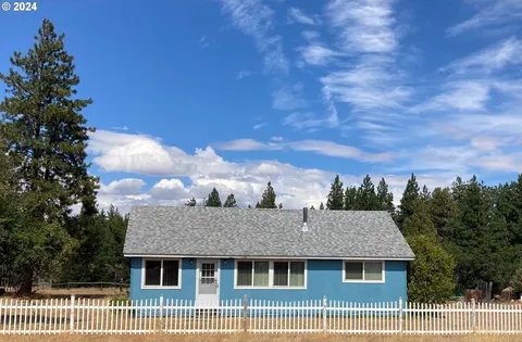 Maupin House: 77427 Highway 216