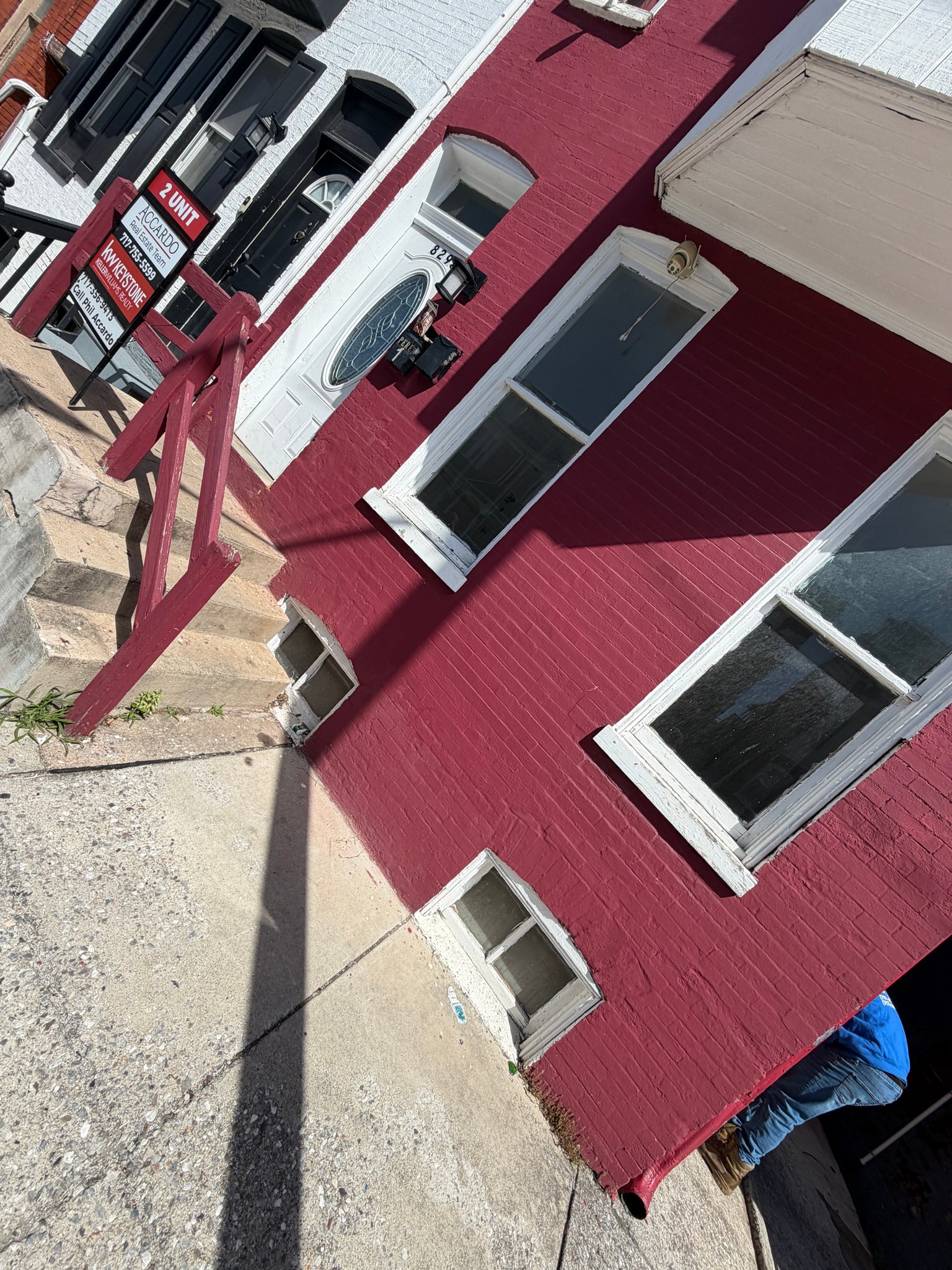 York Apartment: 829 W Princess St