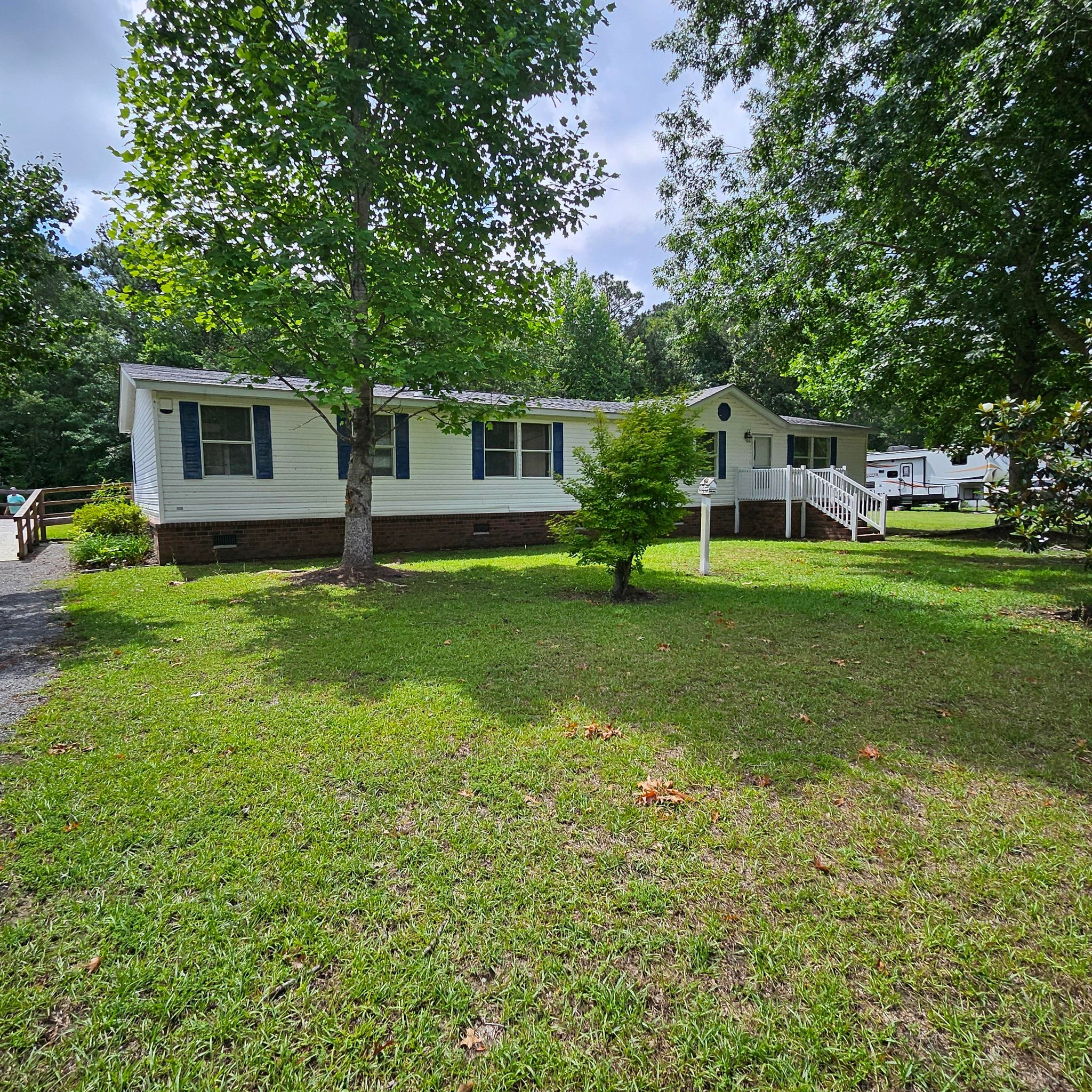 BONNEAU House: 330 POOSHEE PLANTATION WAY