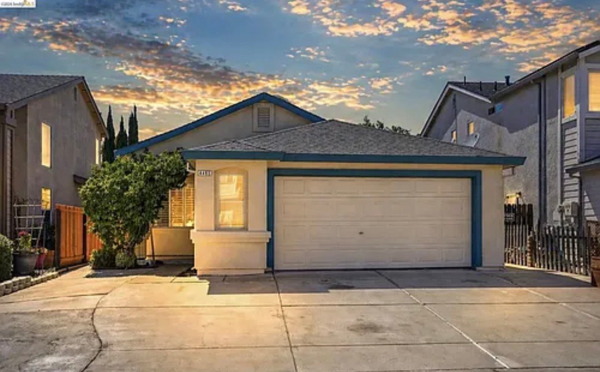Oakley House: 4465 Fall Ln