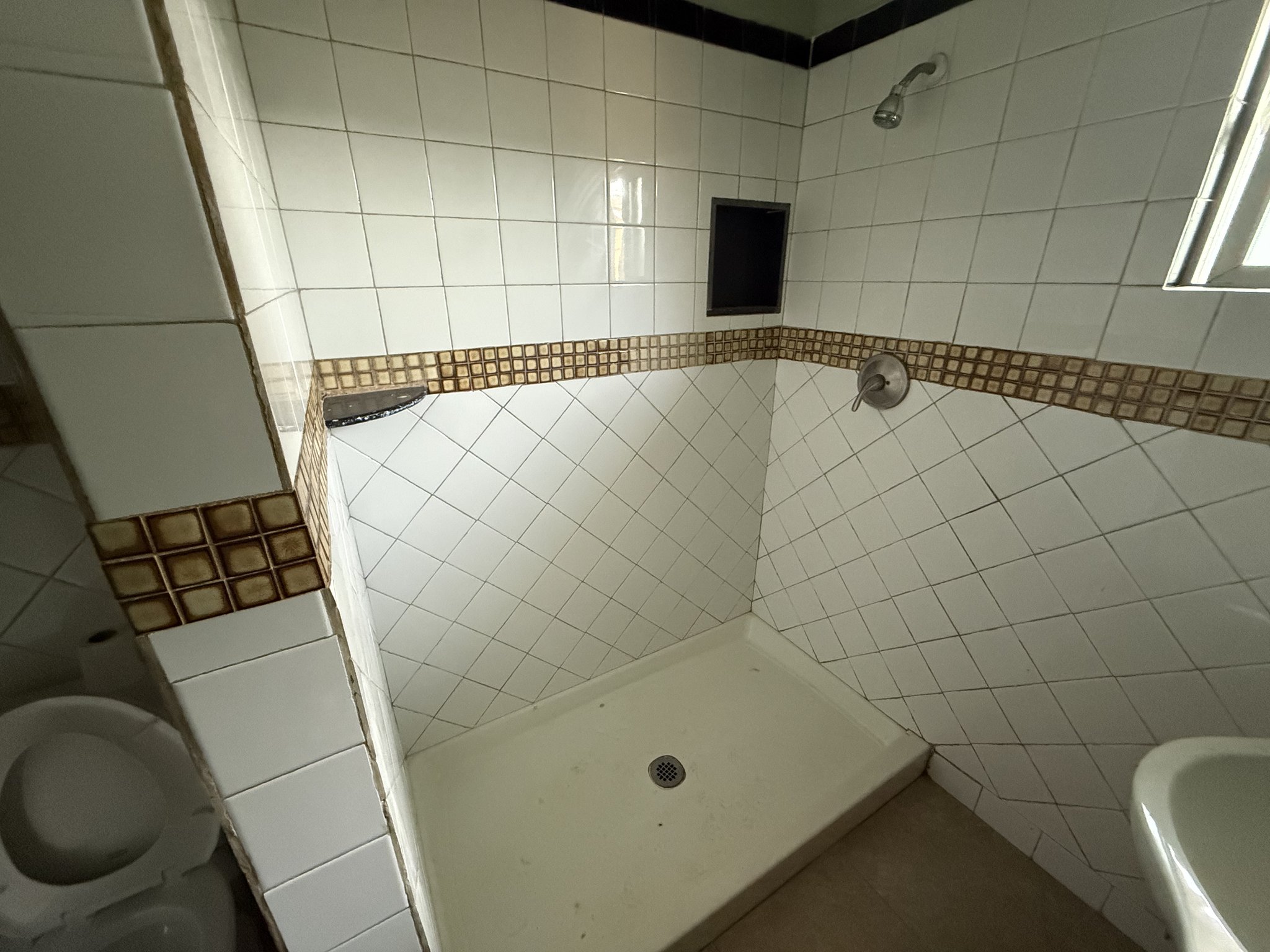 Inglewood Apartment: 525 E Hyde Park Blvd