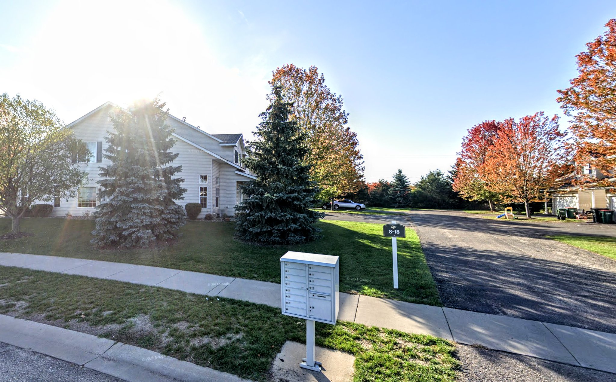 Hudson Townhome: 18 Bridgewater Trail