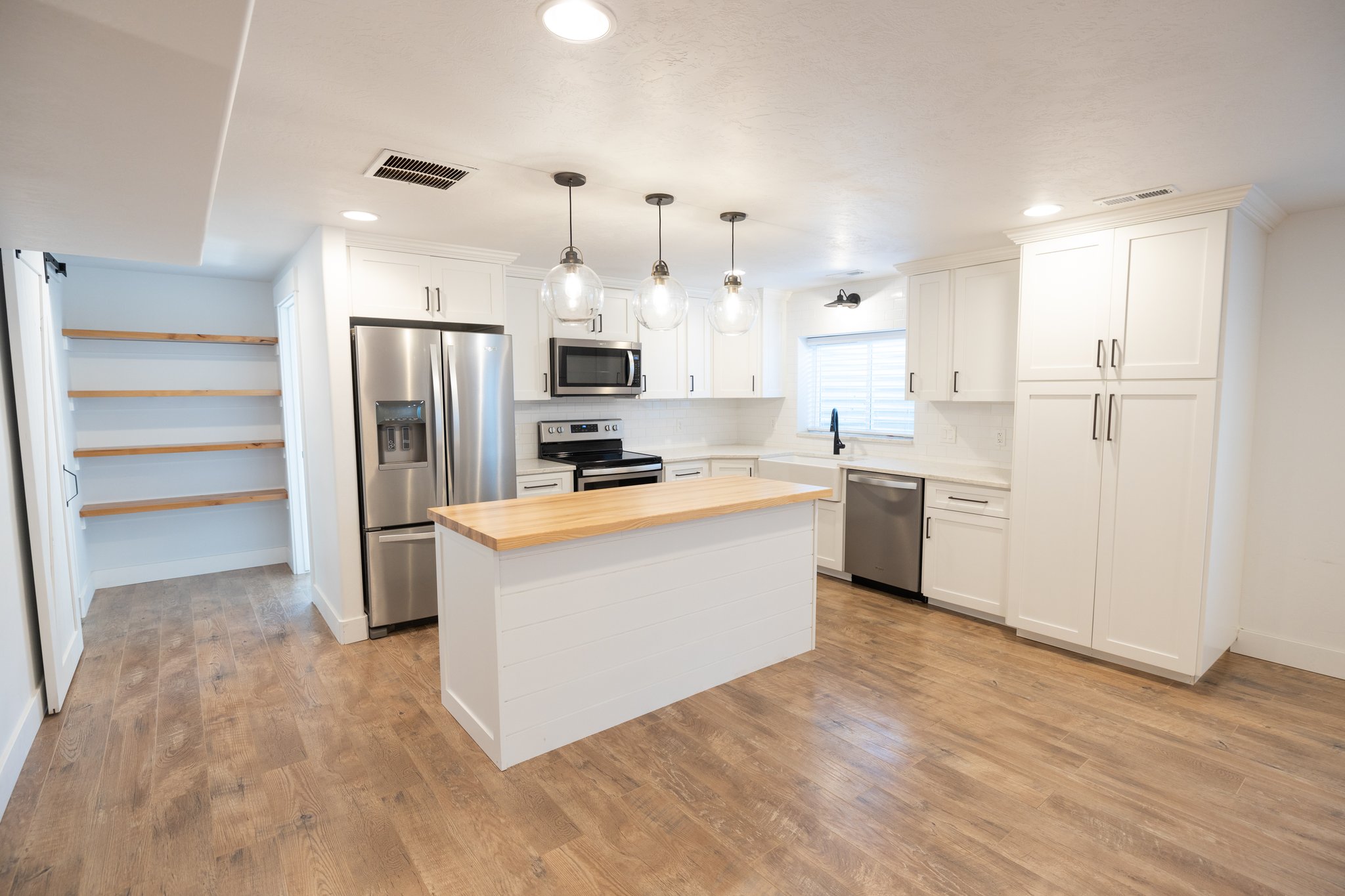 Vineyard House: 154 S Quivira Ln