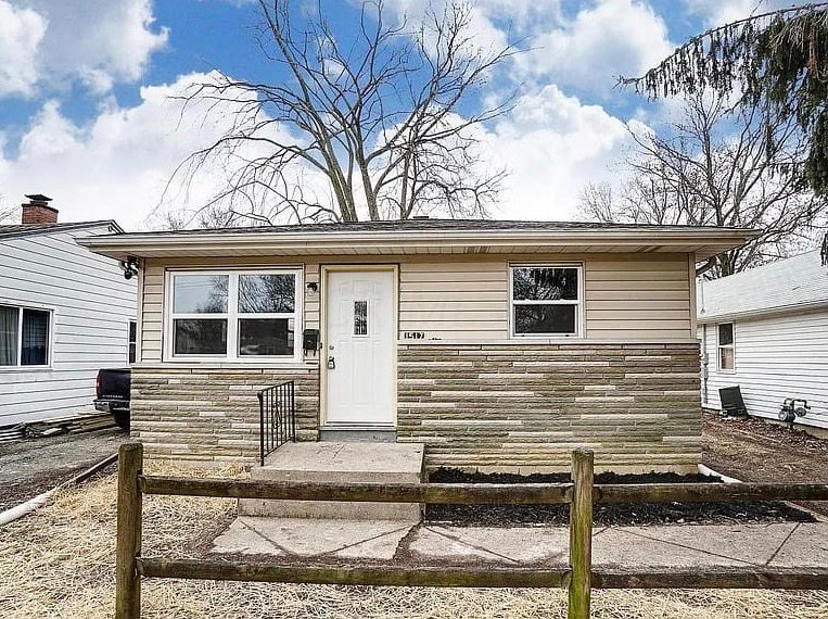 Columbus House: 1517 Elmore Ave