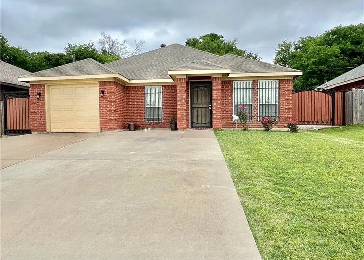 Fort Worth House: 1408 California Parkway N