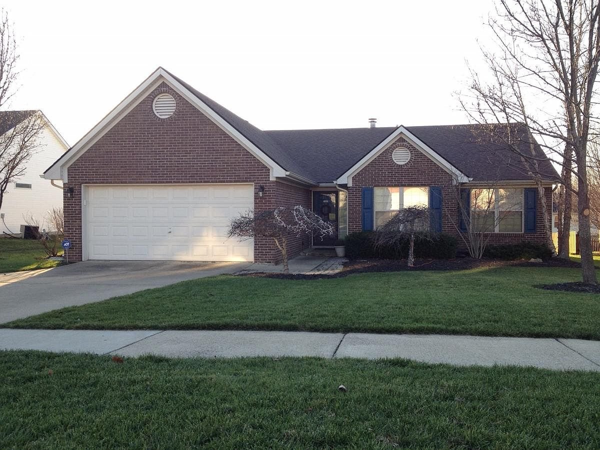 Louisville House: 10904 Sweet Water Dr
