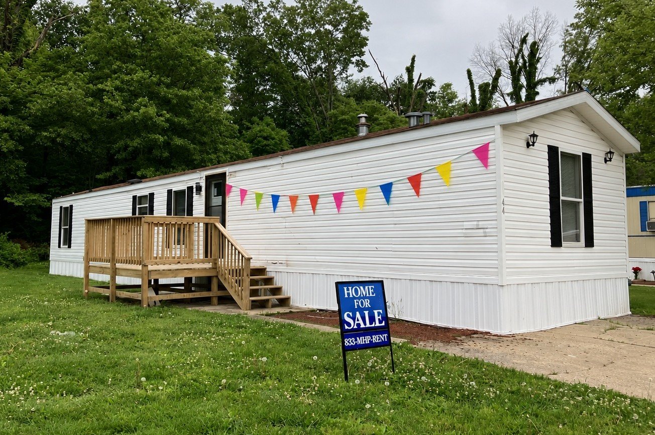 Centralia House: 44 Deerwood Park