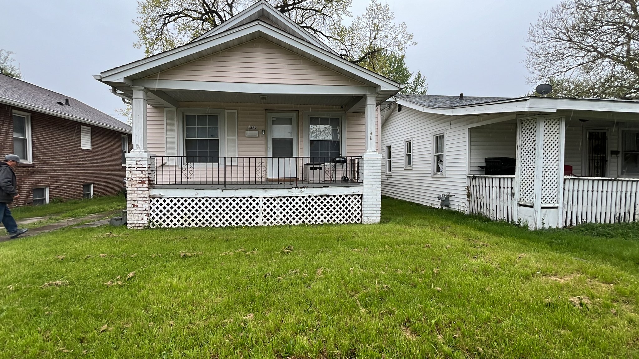 Decatur House: 1329 E Riverside Ave