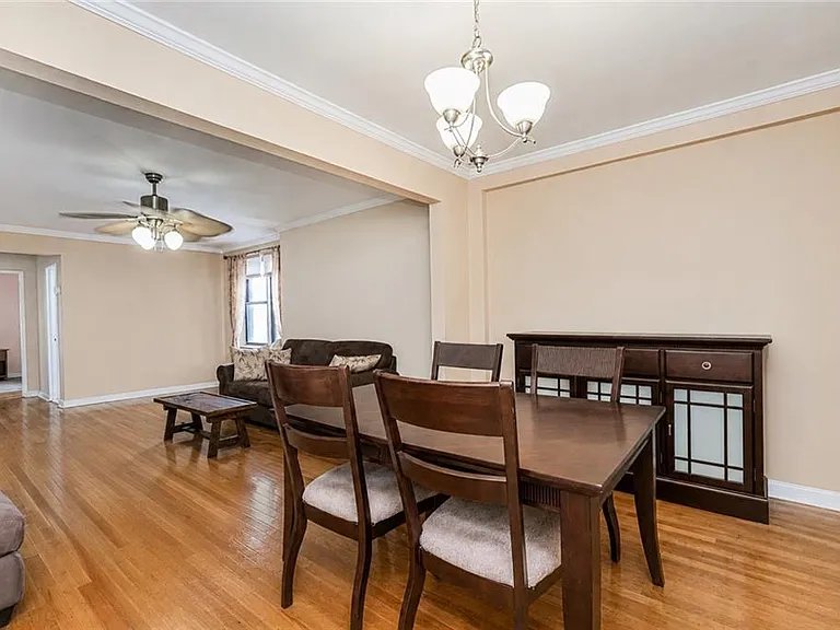 Brooklyn Apartment: 25 Oliver St