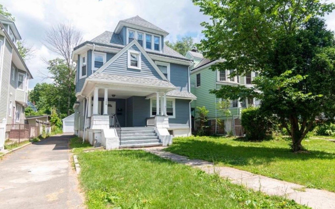 East orange House: 108 n oraton parkway