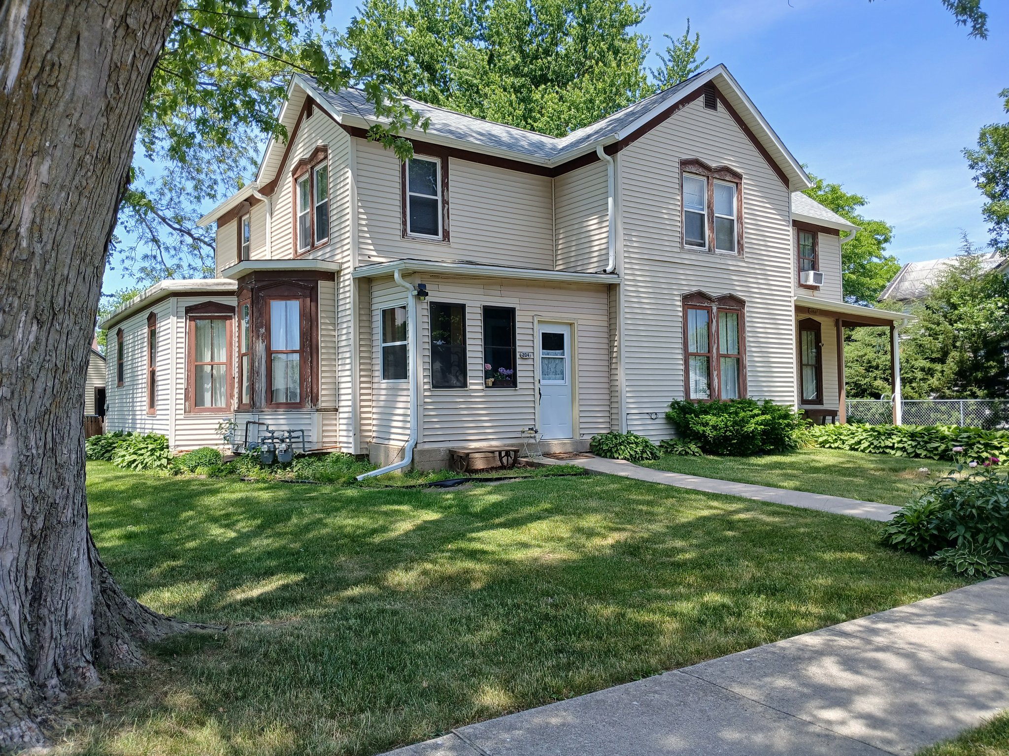 Forreston Multiplex: 204 1/2 S 2nd Ave
