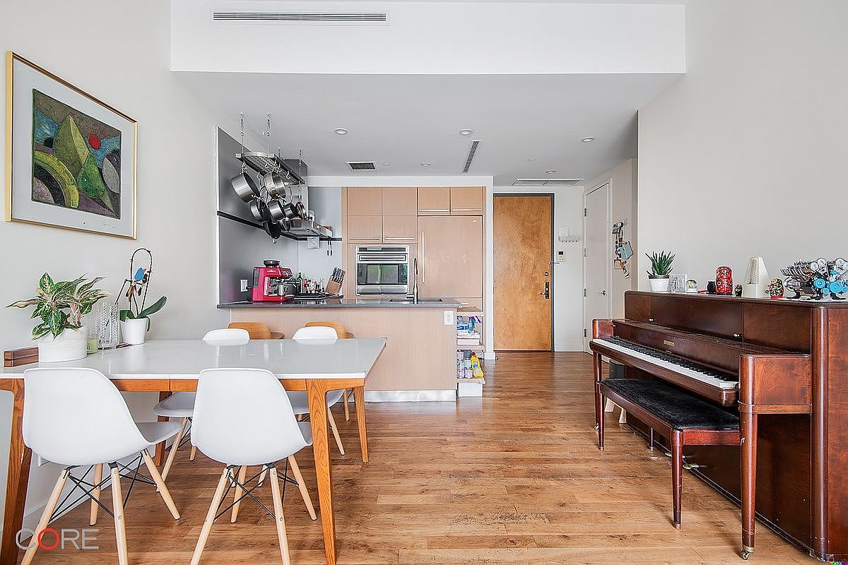 Brooklyn House: 120 N 7th St APT 3G