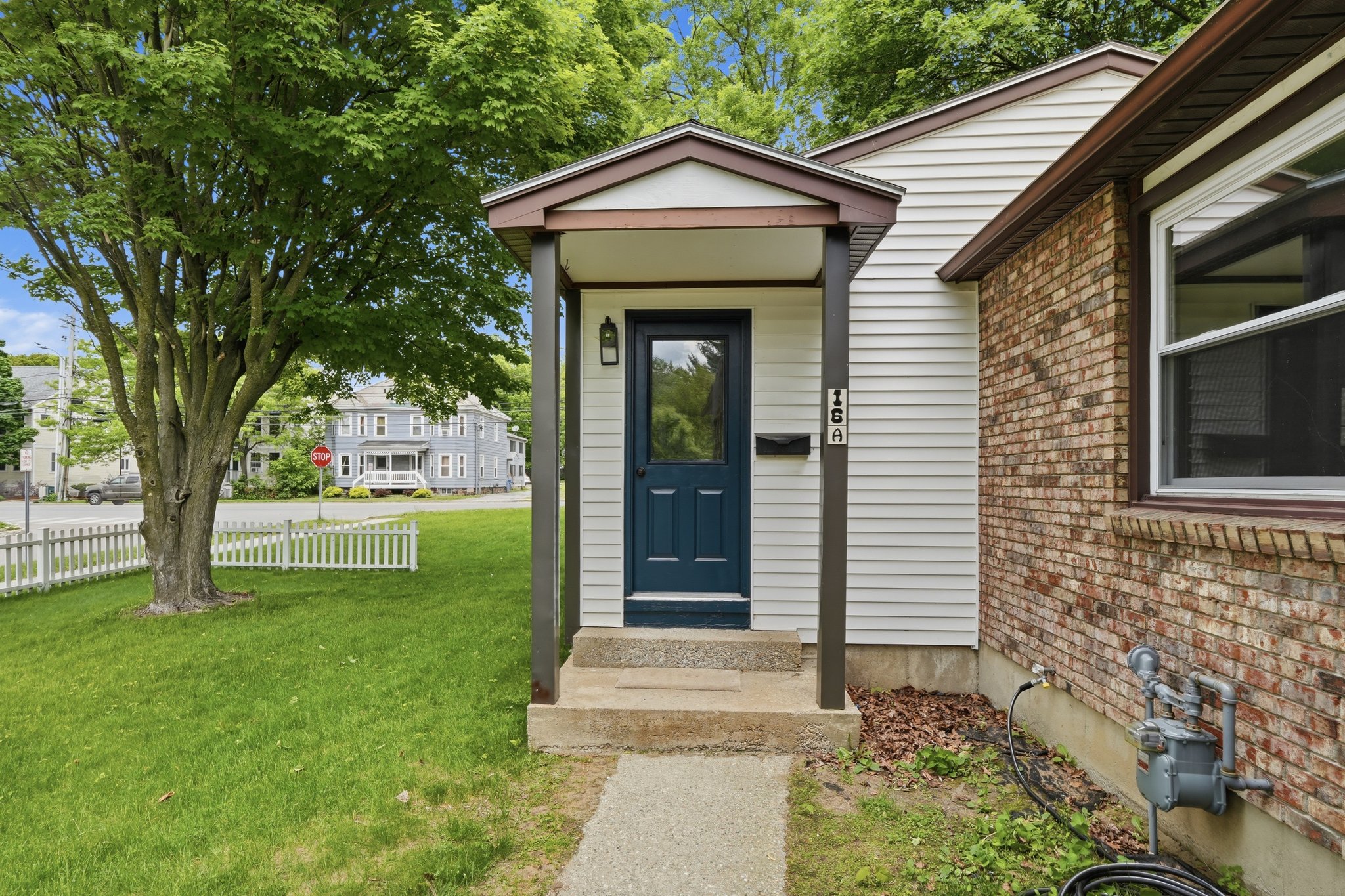 Burlington Apartment: 16 Lakewood parkway