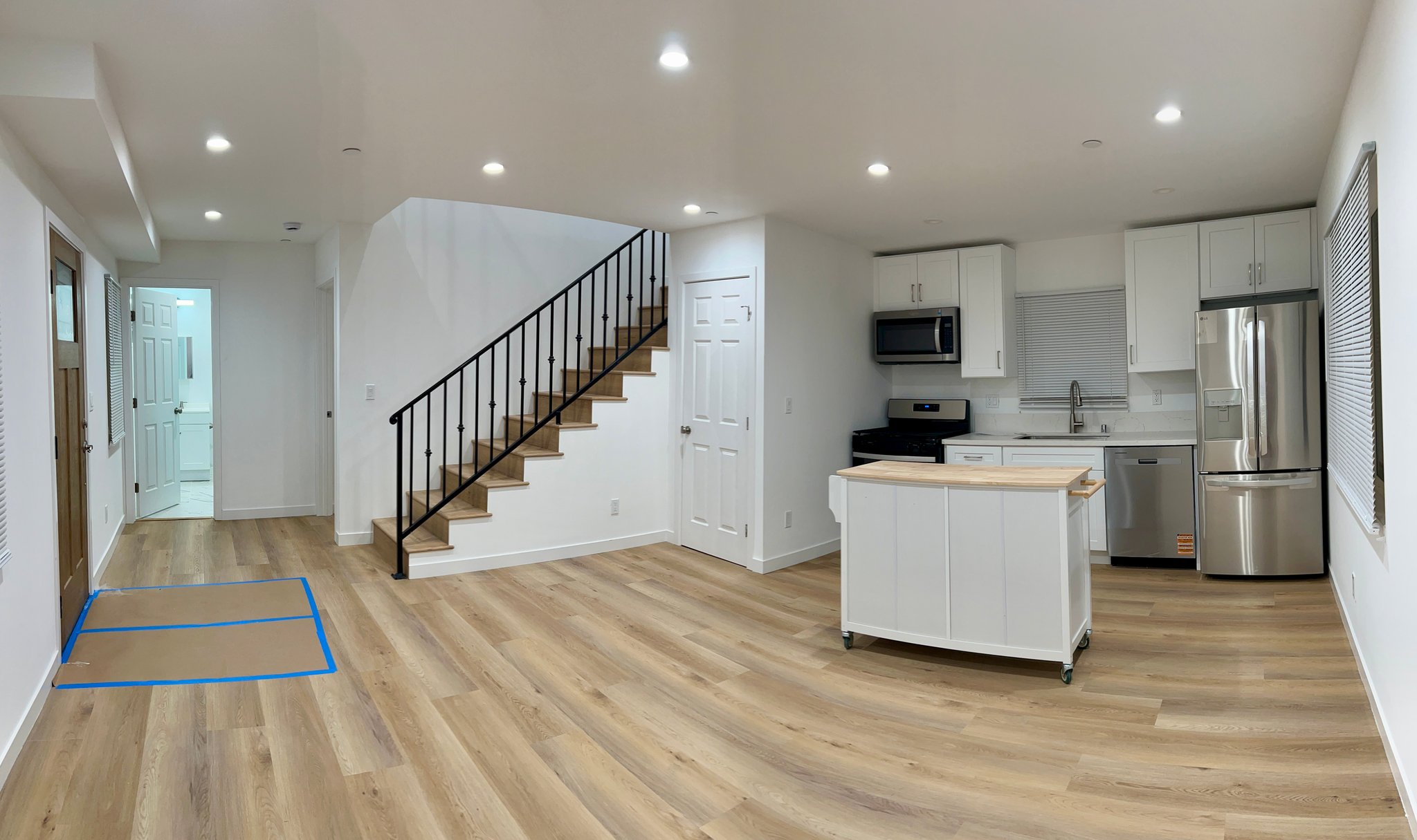 Reseda House: 18654 1/2 Runnymede St.