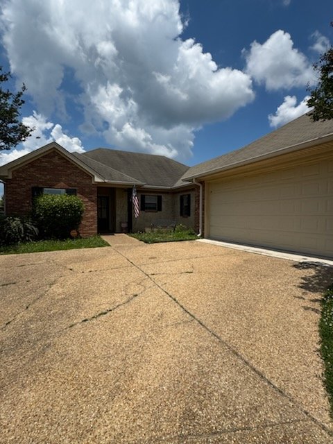 Brandon House: 913 caitlin cove