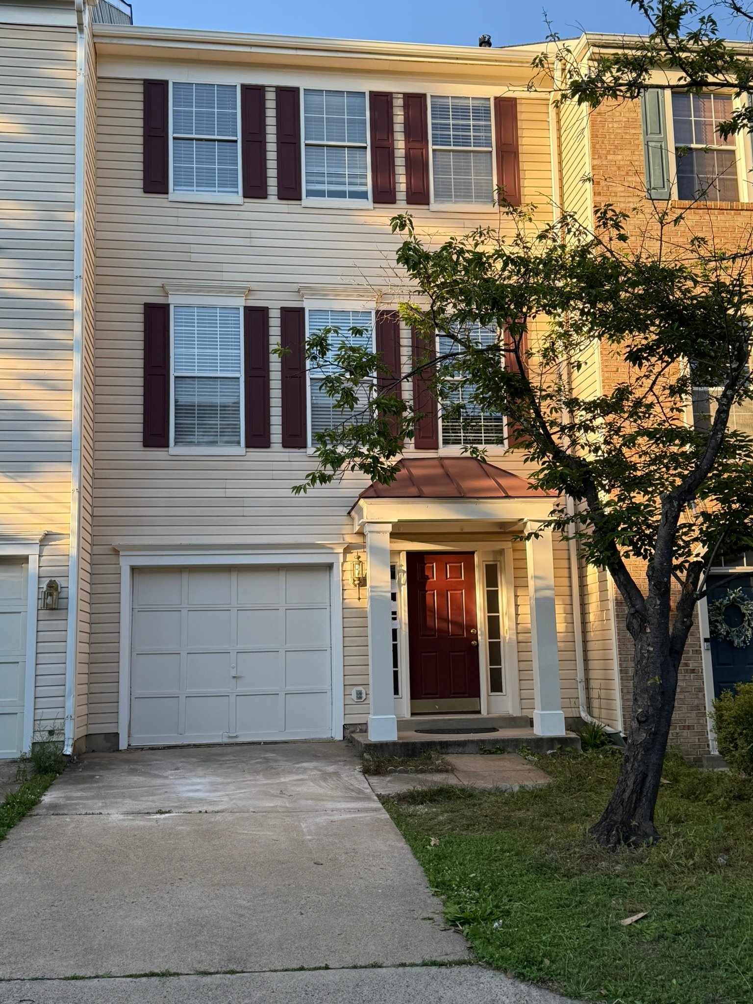 Herndon Townhome: 2427 Clover Field Cir