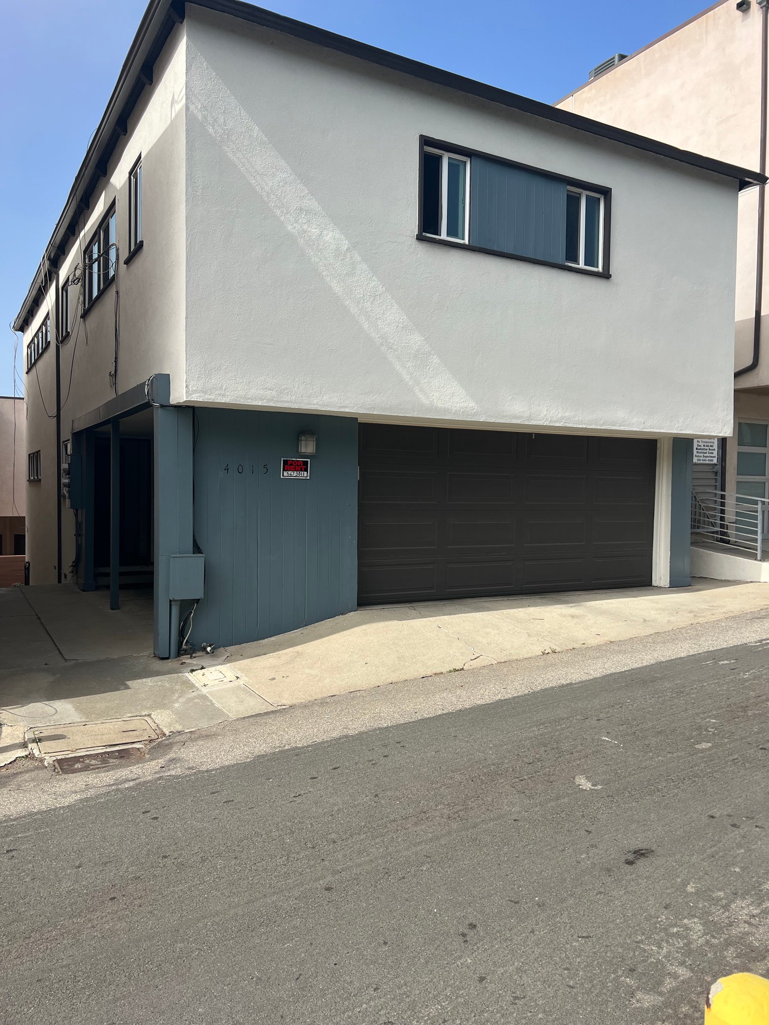 Manhattan Beach Multiplex: 4015 Crest Drive