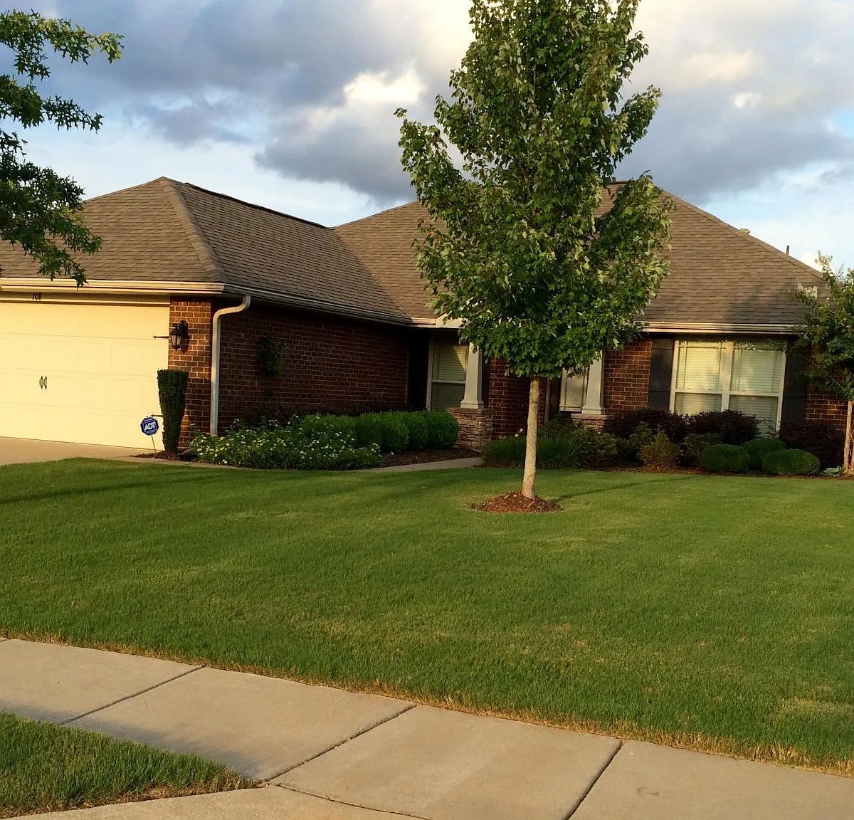 Madison House: 108 Grantham Cir