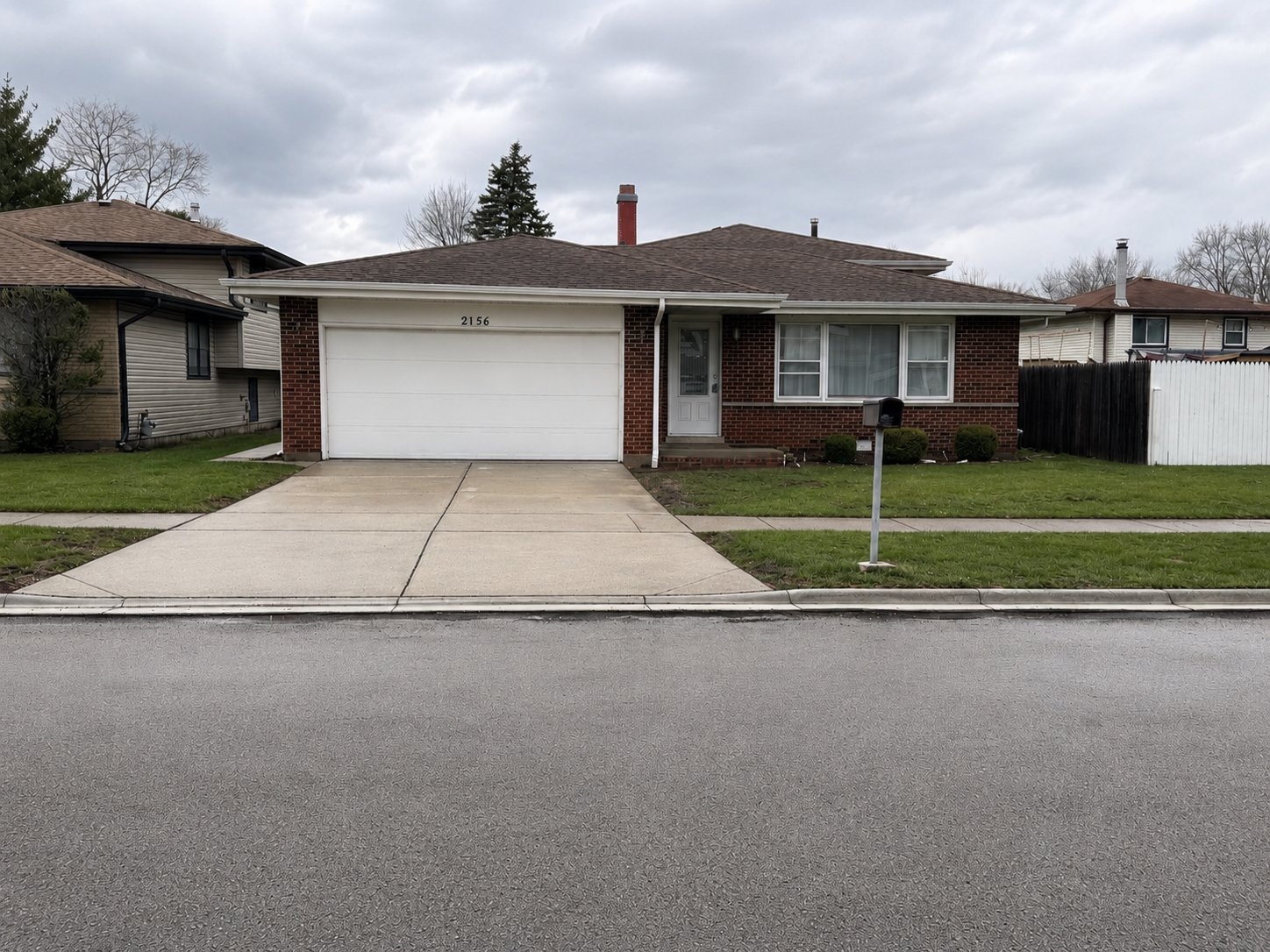 Palatine House: 2156 E Old Hicks Rd