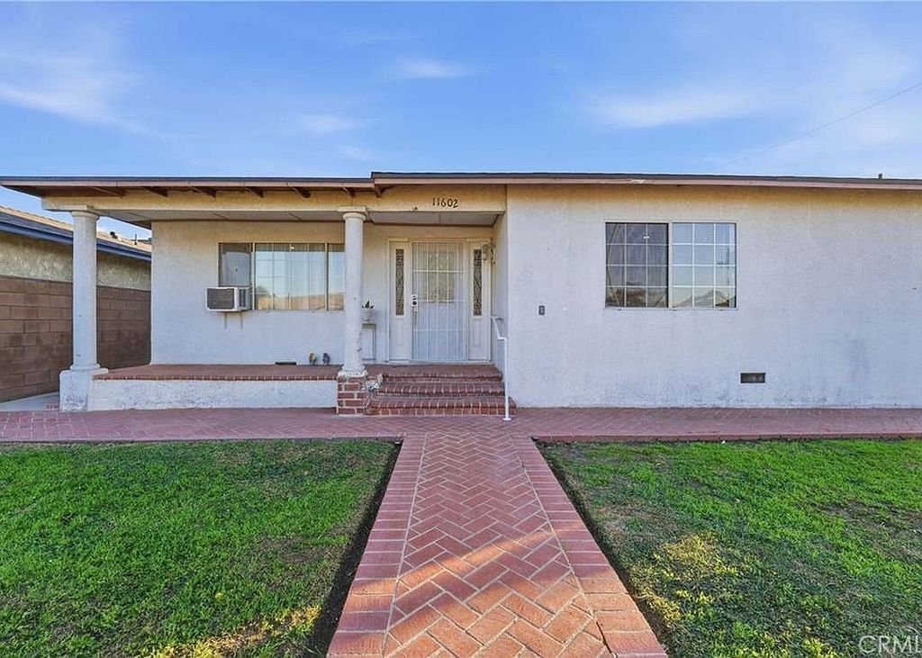 Norwalk House: 11602 Faculty Dr
