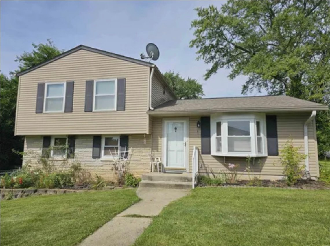 Bloomington House: 831 W Briarcliff Dr