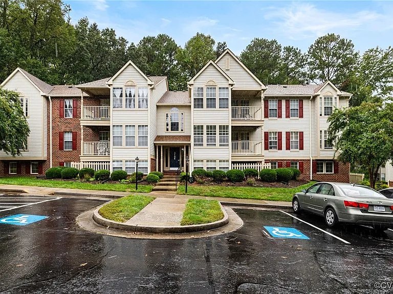 Richmond Condo: 3106 Wallaby Trce