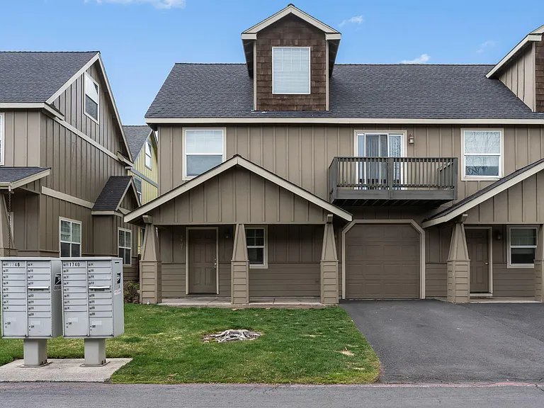Bend Multiplex: 1407 NE Lucinda