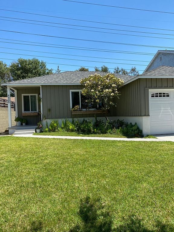 Lakewood House: 4408 Stevely Ave