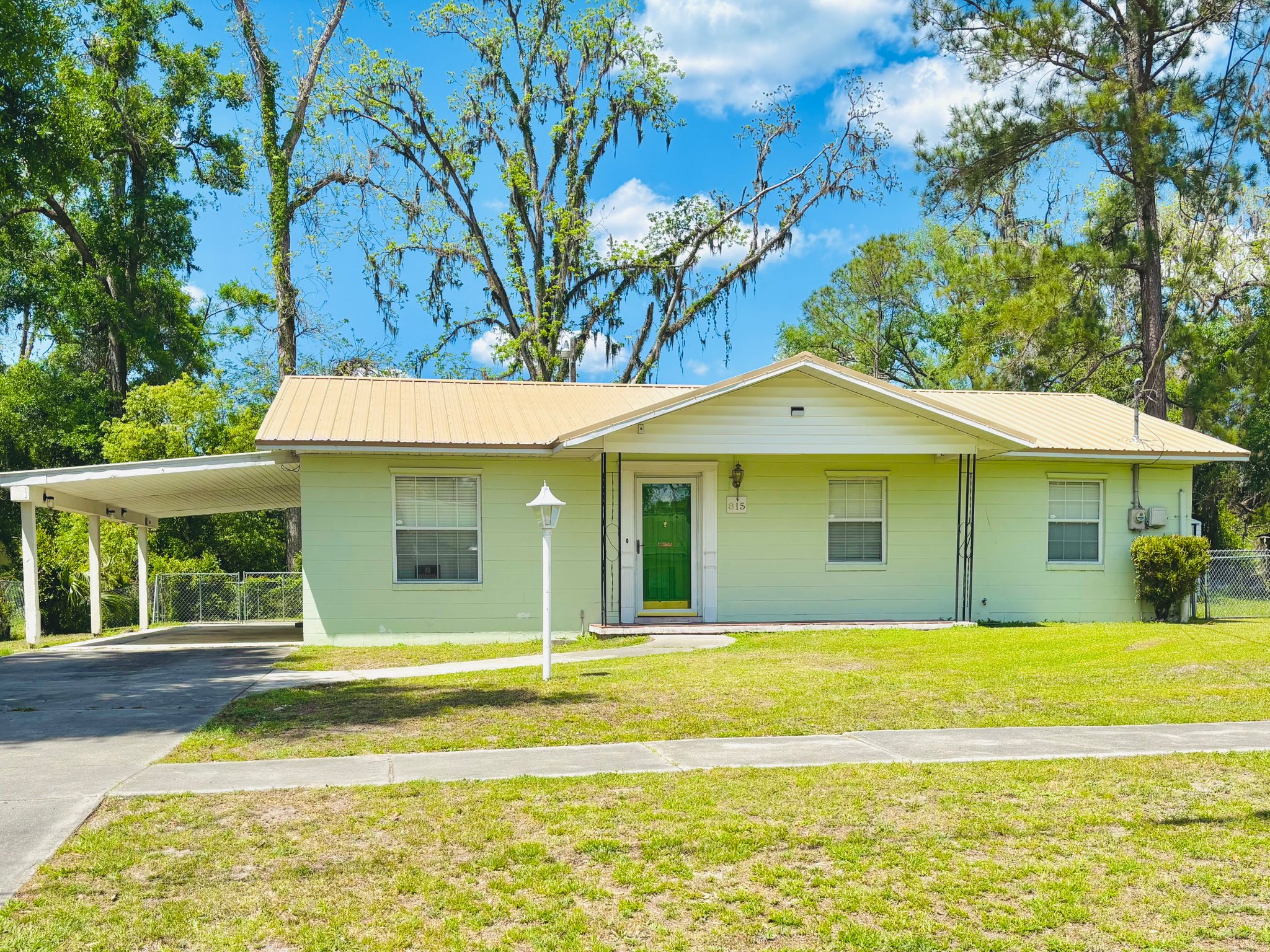 Live Oak House: 815 Rogers Ave NW
