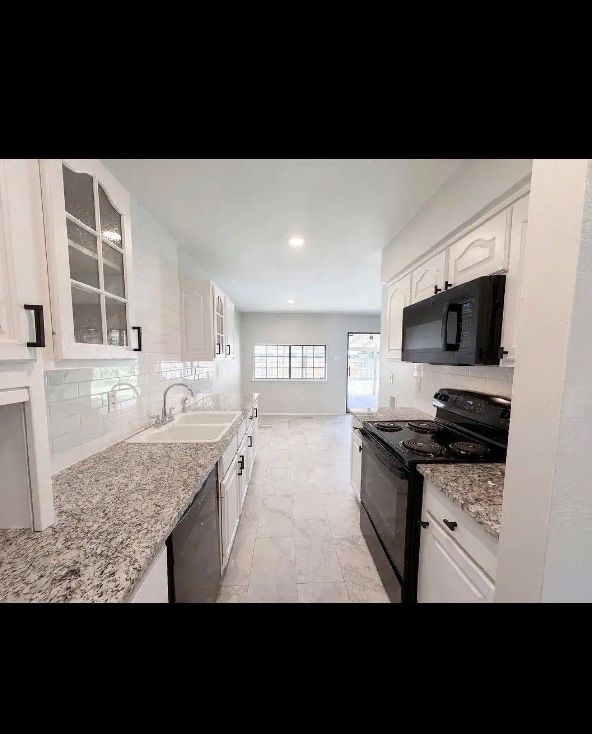 Lewisville House: 1102 Hillwood Dr